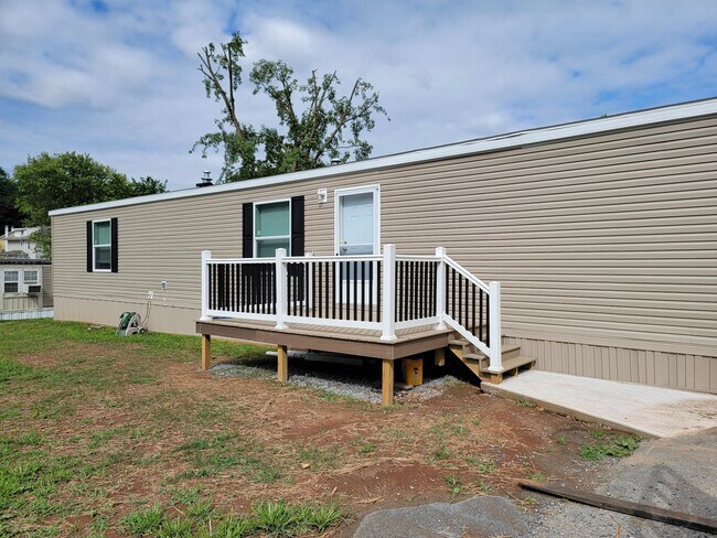 Building Photo - 1126 Steinmetz Rd
