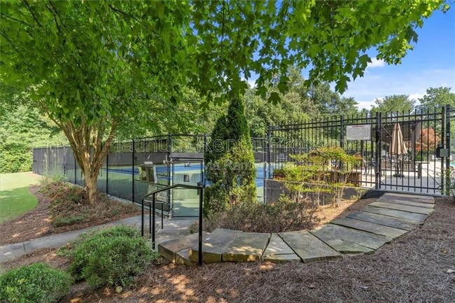 Building Photo - 925 Briars Bend