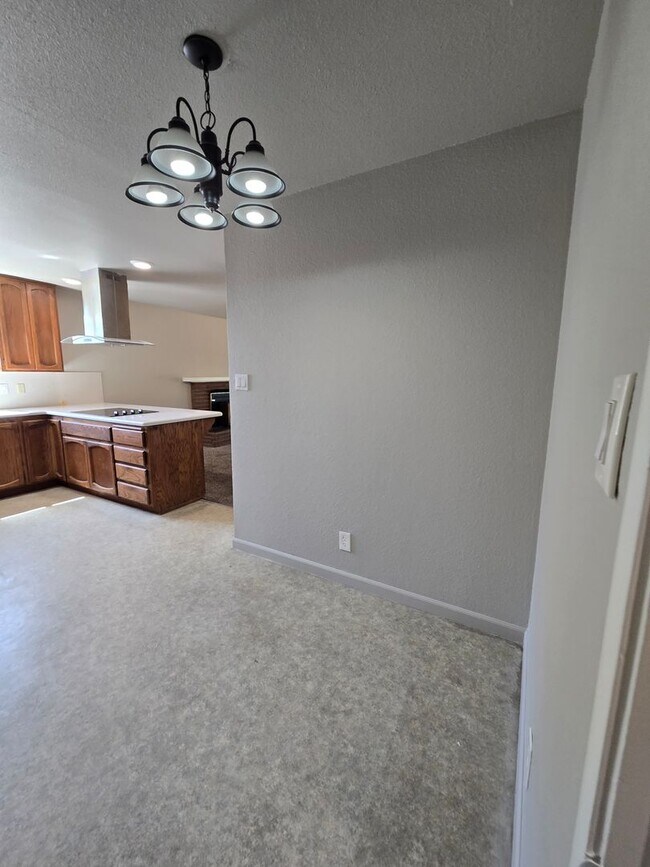 Building Photo - Spacious 4-Bedroom Corner Lot Home $2450.00 per month | Prime Rancho Cordova Location | Available...