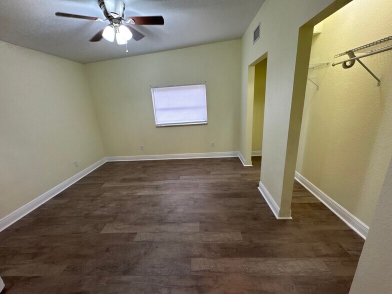 Master bedroom - 721 NW 22nd St
