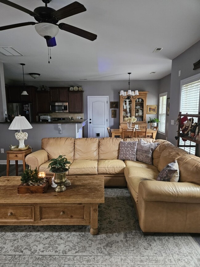 Building Photo - 307 First Post Rd