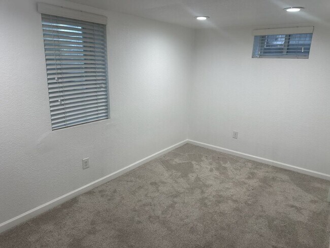 Building Photo - Wonderful updated basement apartment - Available 4/10/26