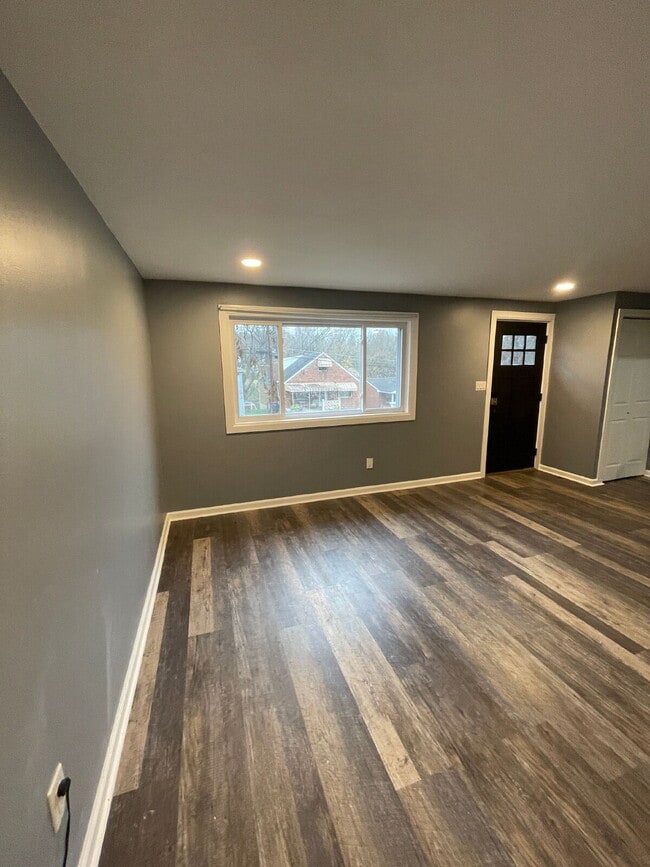 Building Photo - Beautifully updated 3 bed 1 bath home with garage and off-street parking in Penn Hills!