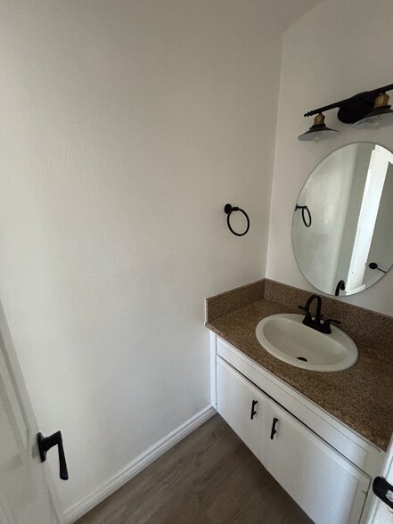 Building Photo - 1670 W Broadway