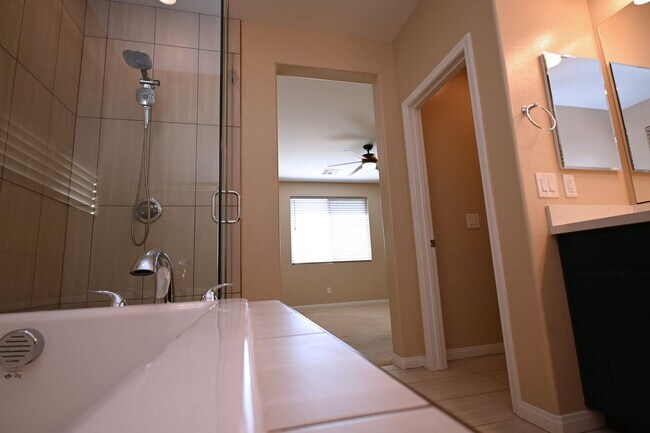 Building Photo - 340 Cadence Vista Dr