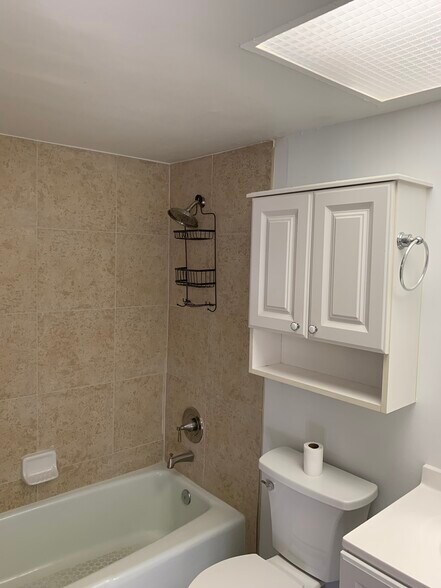 Bathroom - 255 Dolphin Pt