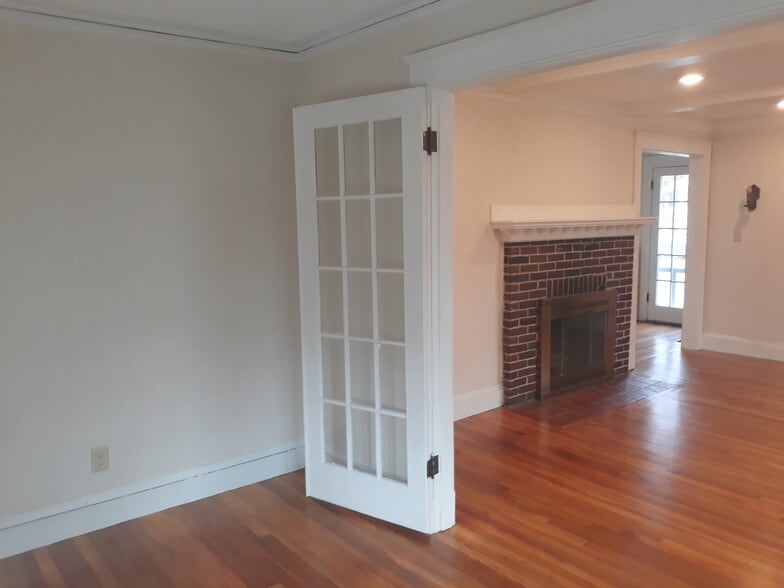 Building Photo - 34 Orchard Ave