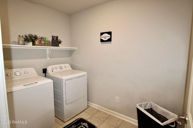 Building Photo - 205 Acadian Lk Dr