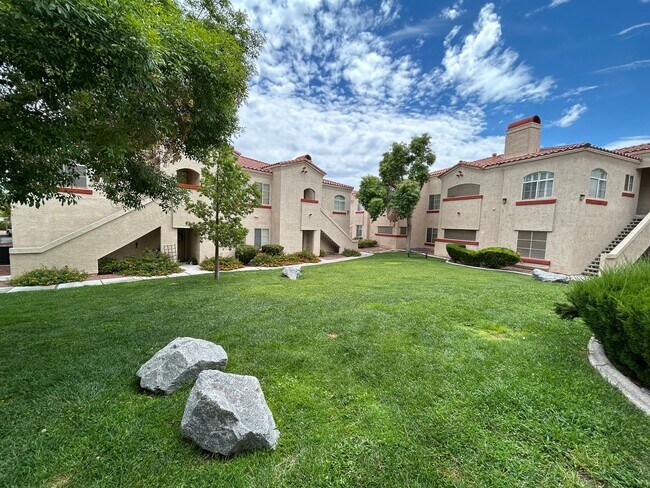 Building Photo - 2-Bedroom 2-Bathroom in Gated Community!