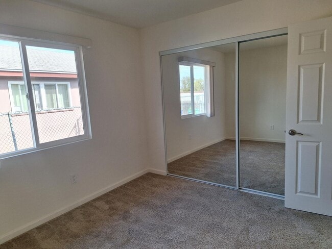 Building Photo - 4888 Clairemont Dr