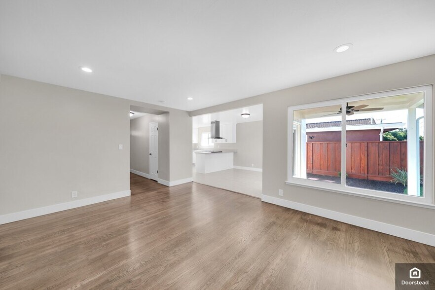 Building Photo - 25579 Calaroga Ave