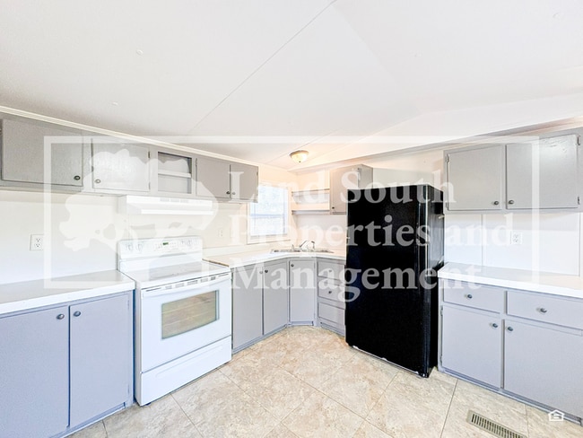 Building Photo - 1977 Meadow Oak Cir