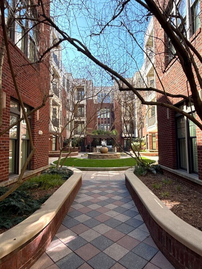 Building Photo - Lovely Condo in Tranquil Court