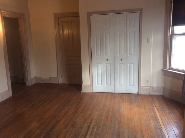Building Photo - Spacious 2 Bedroom in Oldetowne East-York City SD