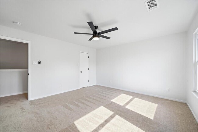 Building Photo - 22823 Tara Way Dr