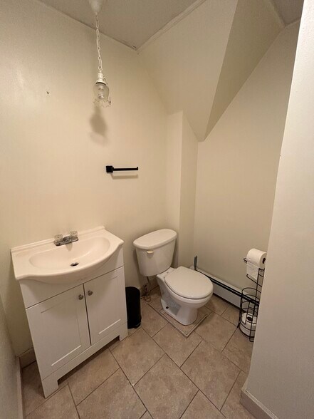 Building Photo - 72 Willetts Ave