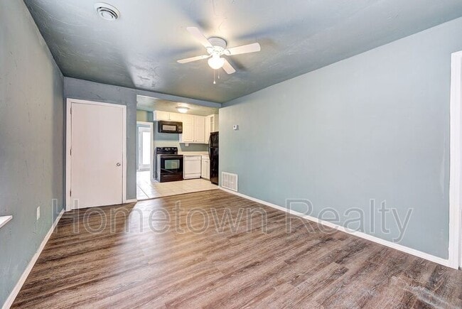 Building Photo - 2200 N St Luke Ave