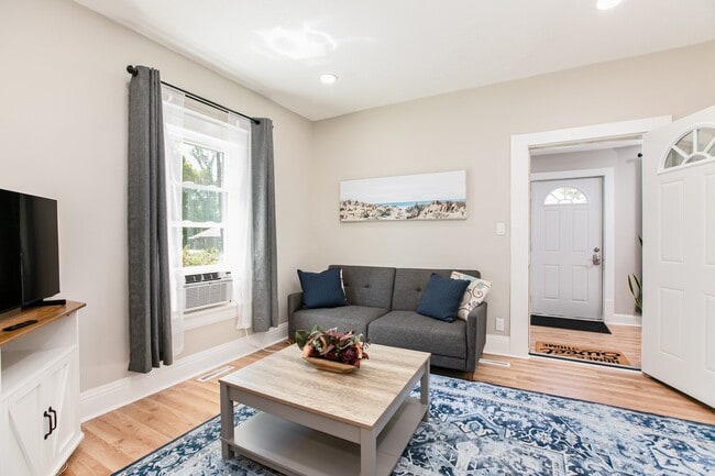 Building Photo - 1122 Emerson Ave