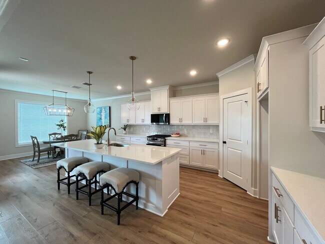 Building Photo - 7123 Alexander Dr
