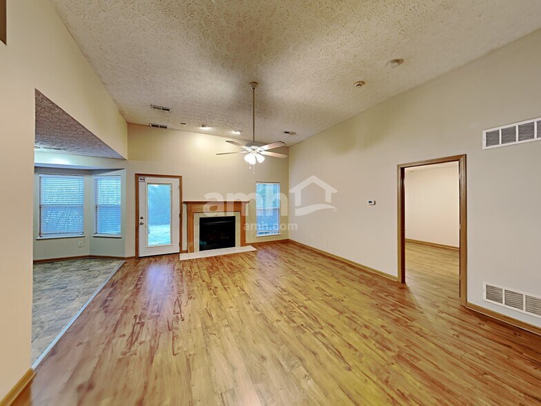 Building Photo - 2127 Staghorn Way