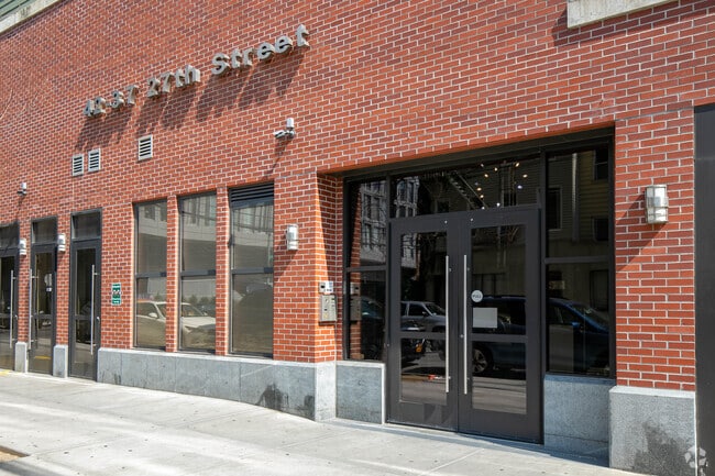 Entrance Photo - IVY28