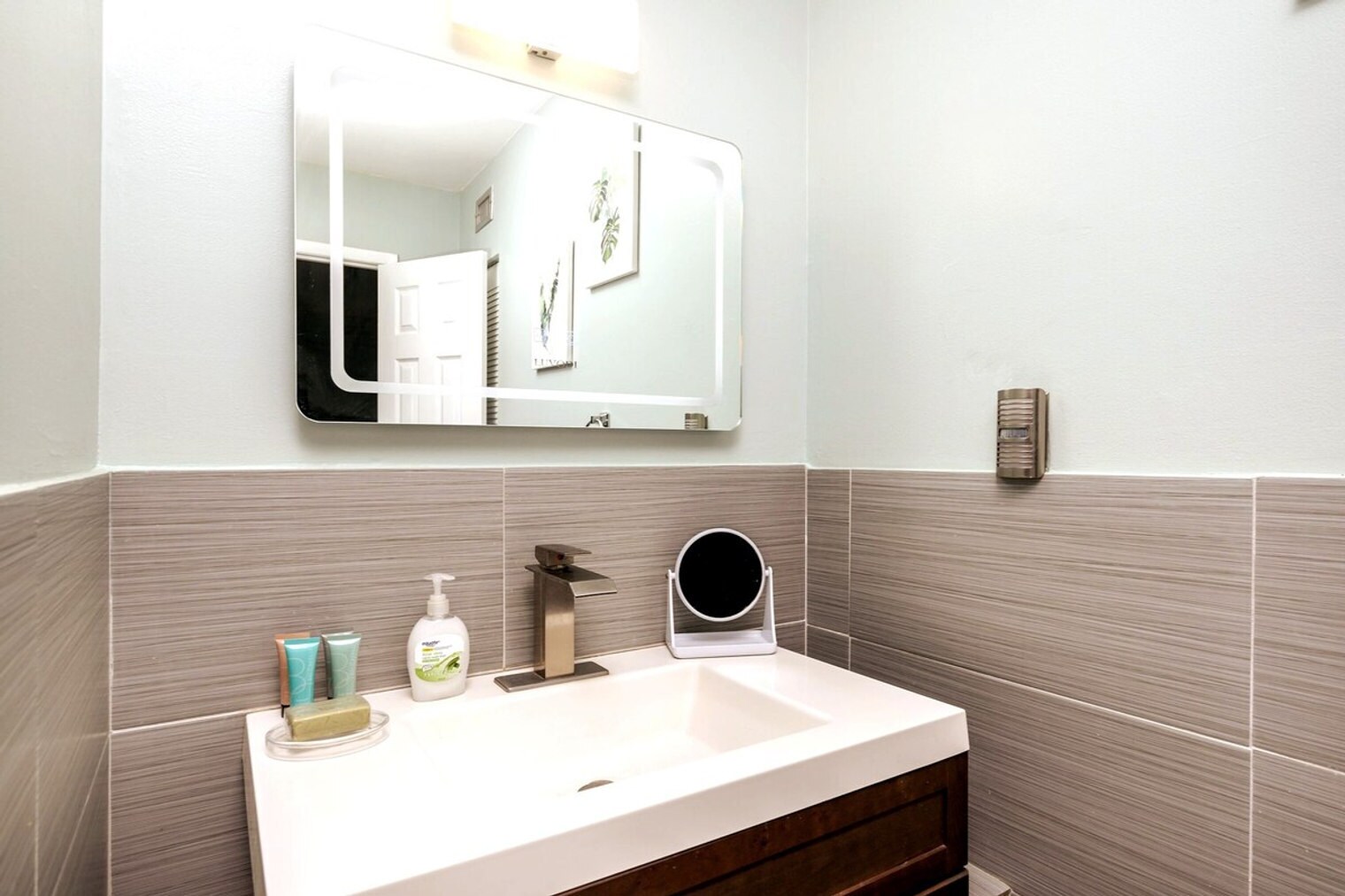 Building Photo - 4000 Gulf Terrace Dr