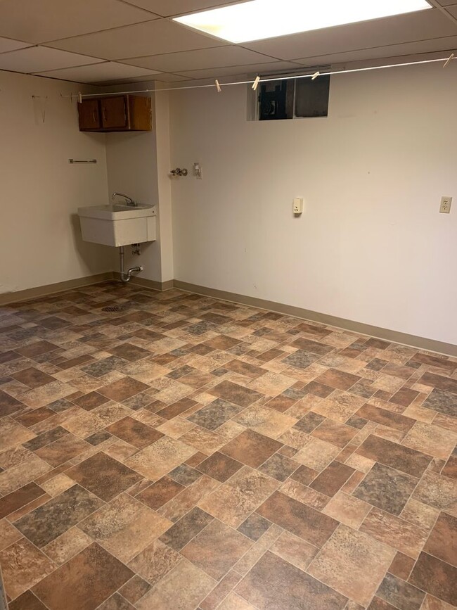 Building Photo - 3 BEDROOMS, PLUS BONUS ROOM, 2 BATHROOM, S...