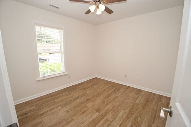 Building Photo - 210 Hayden Pl