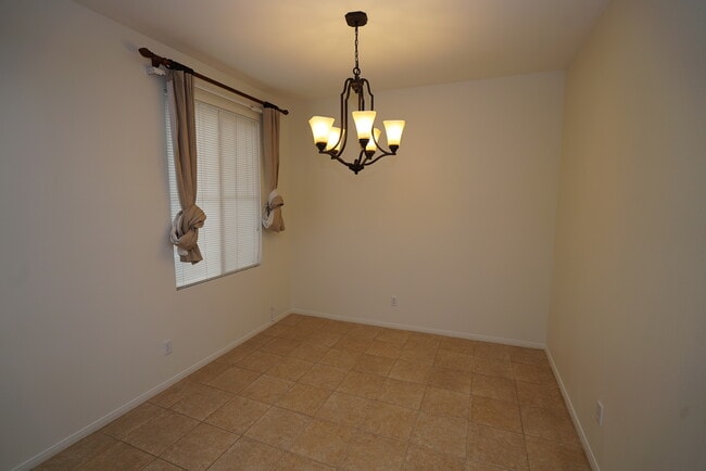 Building Photo - Creekside 3 Bedroom Rental Home in Valencia!