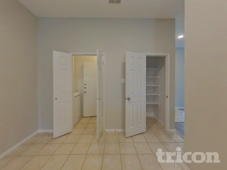 Building Photo - 1228 Artesia Dr