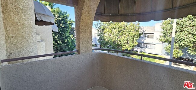 Building Photo - 2349 S Bentley Ave