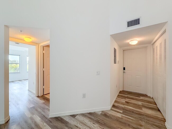 Building Photo - 1119 Villa Cir