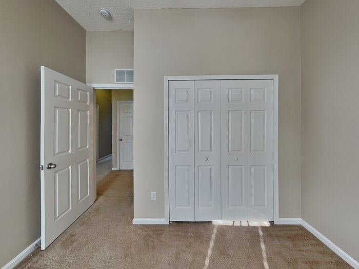 Building Photo - 181 E New England Dr