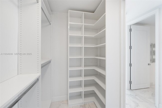 Building Photo - 1425 Brickell Ave