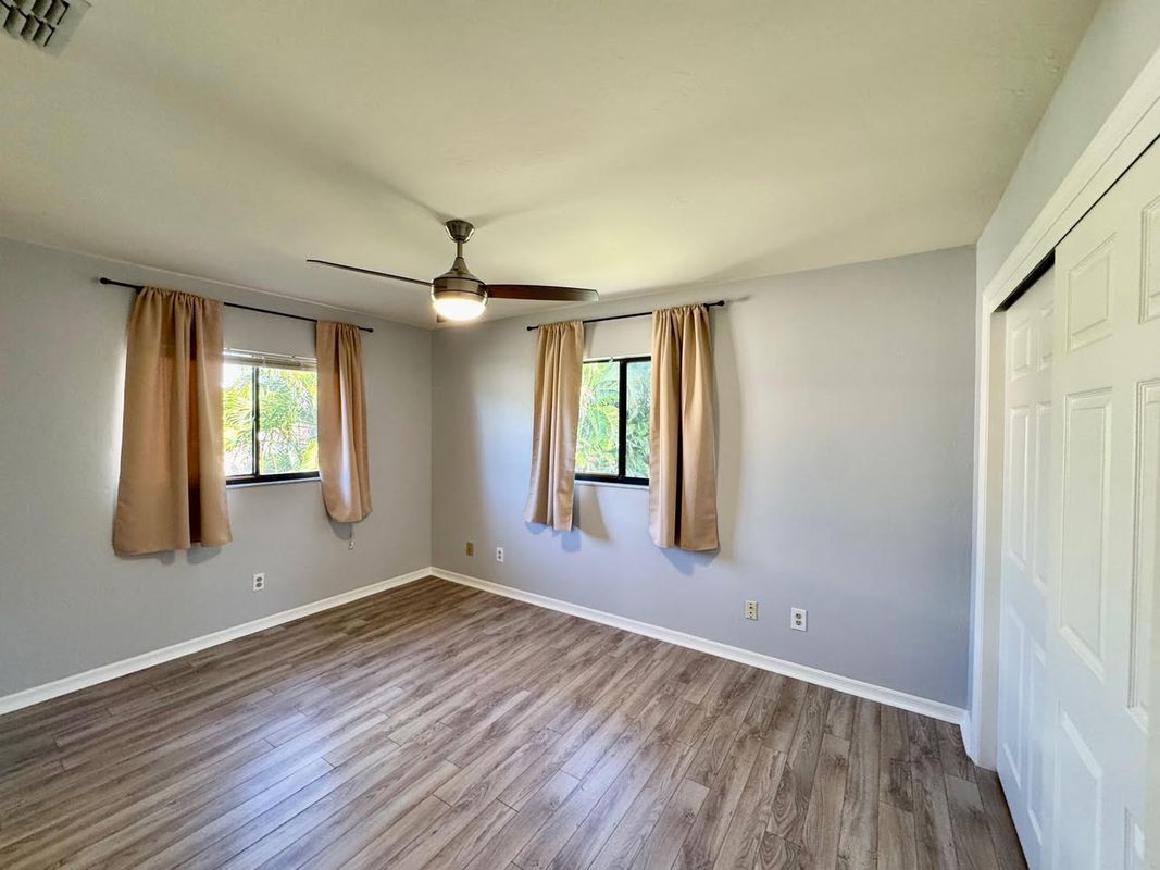 Building Photo - 3725 SW 6th Ave