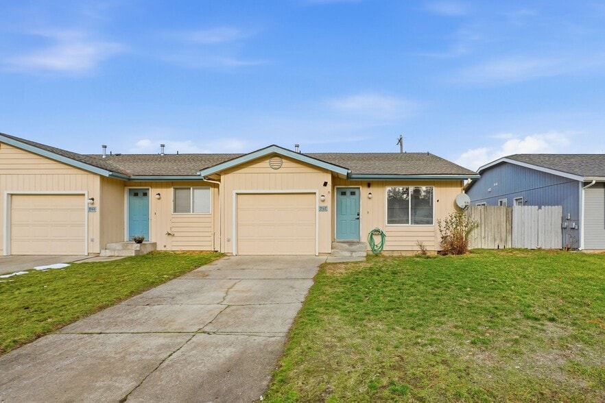 Building Photo - 113 W 23rd Ave