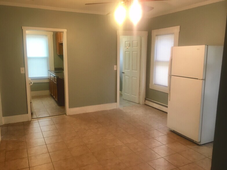 Building Photo - 90 Rosedale St