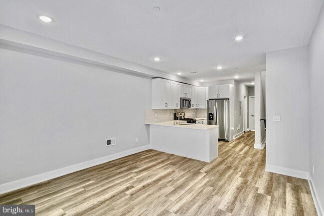 Building Photo - Brand New Luxury Apartments