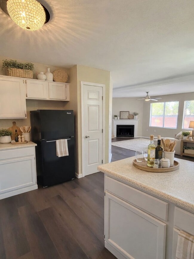 Building Photo - Cozy 1BR/1BA Condo w/ A/C • Full Kitchen Suite • Assigned Parking in Tucson