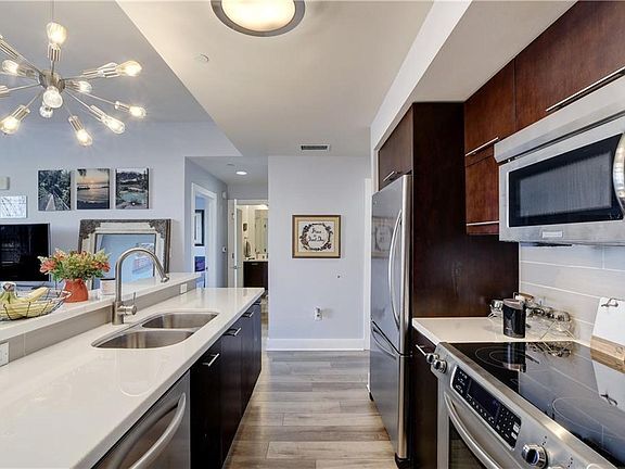 Building Photo - 603 Davis St