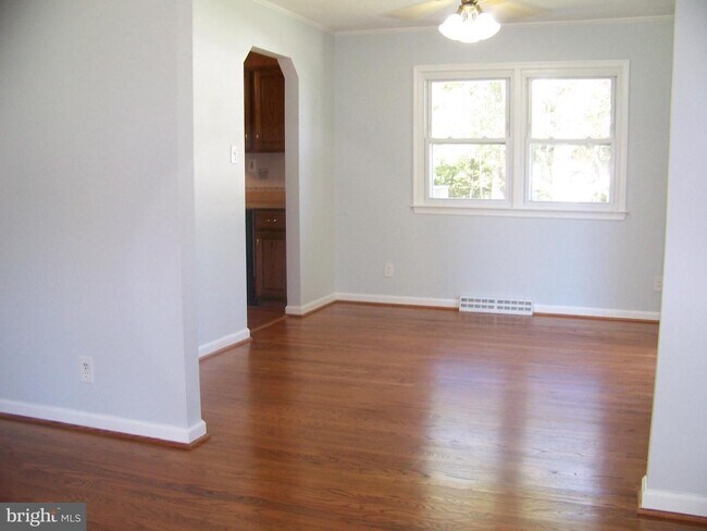 Building Photo - All One Level Living La Plata