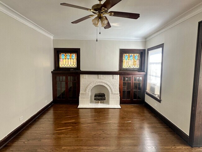 Building Photo - 1310 W Thorndale Ave