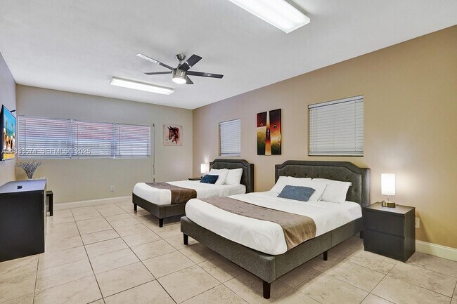 Building Photo - 947 Washington St