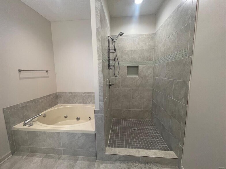 Building Photo - 4013 Meredith Dr