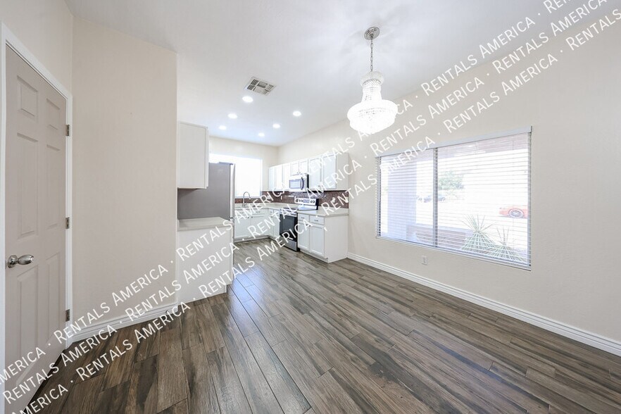 Building Photo - 15428 W Mauna Loa Ln