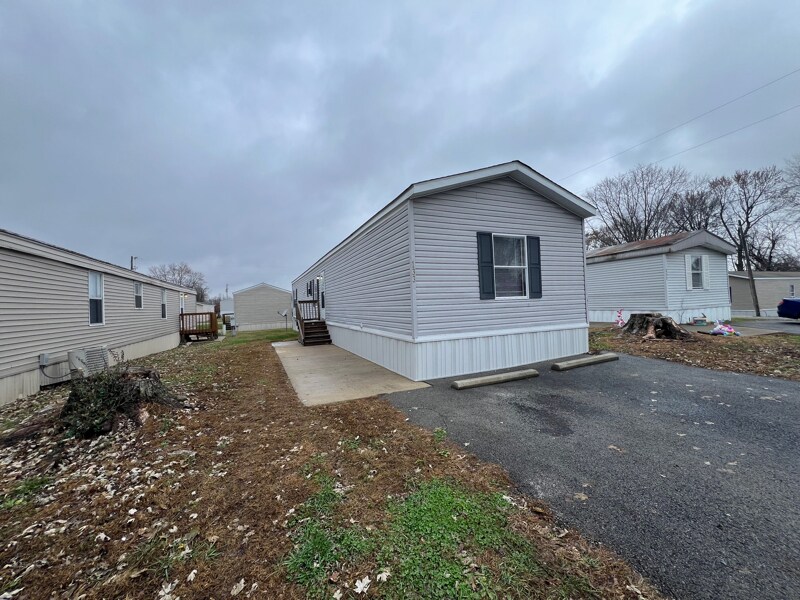 Building Photo - 133 Burch St