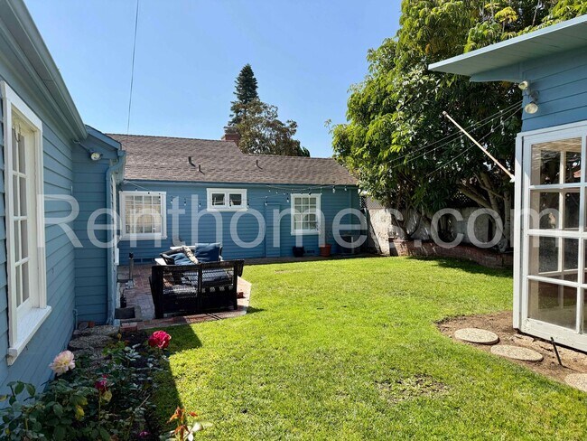 Building Photo - 2676 Narcissus Dr