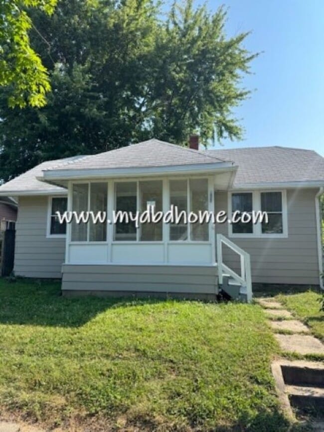 Primary Photo - 2515 Raymond St
