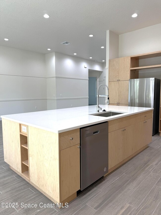 Building Photo - 2811 Edington Dr