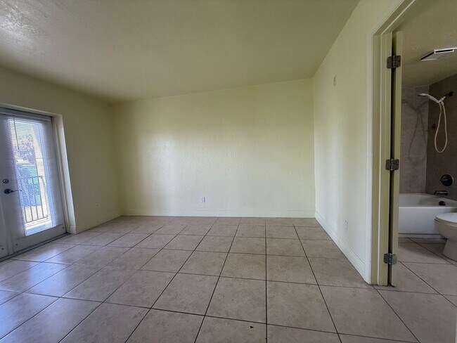 Building Photo - 900 S Peninsula Dr